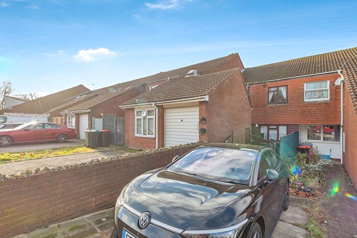 3 Bedroom Terraced House For Sale In Crosslands, Stantonbury, Milton Keynes, Buckinghamshire, MK14