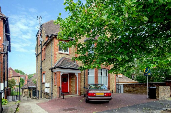 1 Bedroom Flat To Rent In Ambleside Avenue, Streatham Park, London, SW16