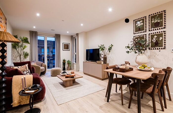 2 Bedroom Flat To Rent In Biscuit Walk, Bermondsey, London, SE16