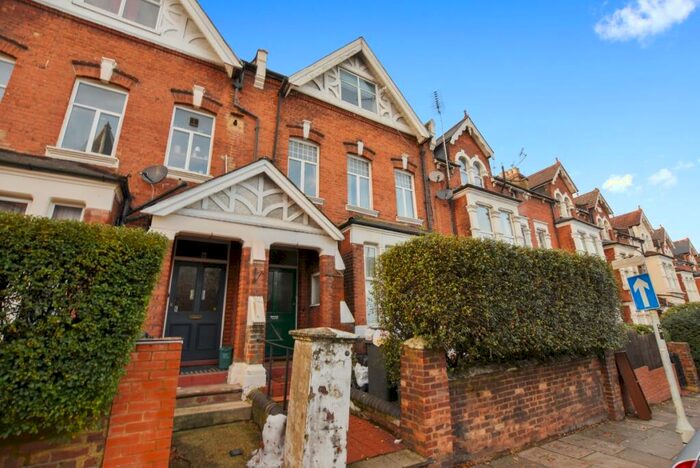 2 Bedroom Flat To Rent In Church Lane London, N8