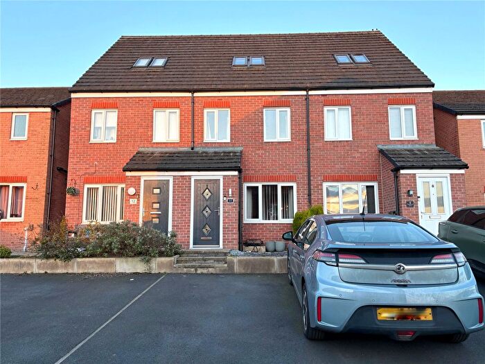 3 Bedroom Town House For Sale In Kilmarnock Grove, Heywood, Greater Manchester, OL10