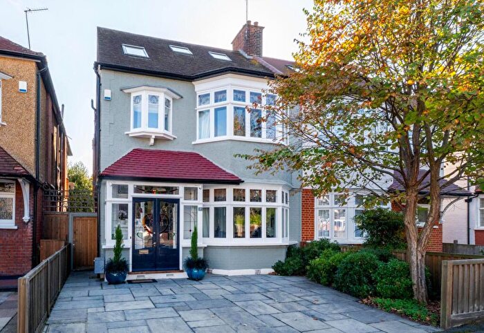 6 Bedroom House For Sale In Langley Drive, Wanstead, E11