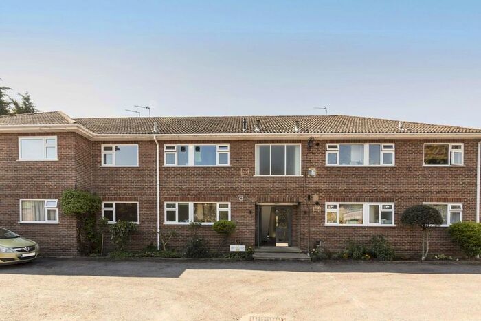 2 Bedroom Flat To Rent In Burtons Road, Hampton Hill, Hampton, TW12