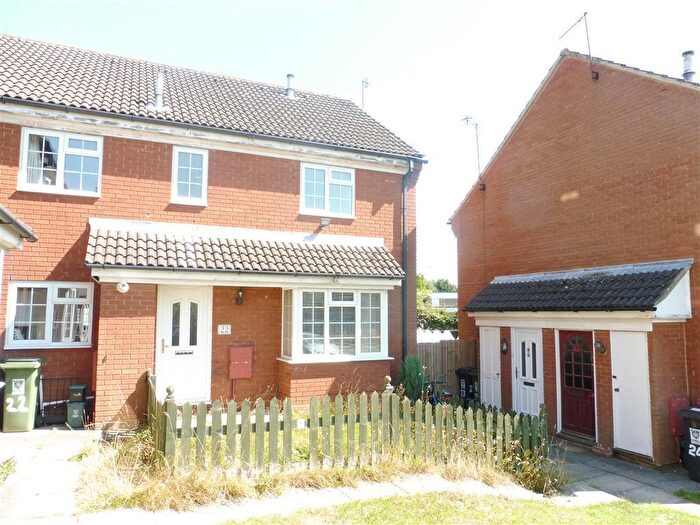 2 Bedroom House To Rent In Thistle Close, Hemel Hempstead, HP1