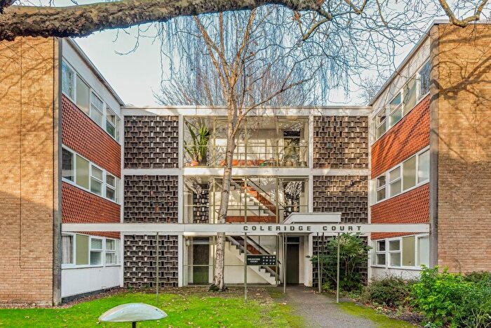 2 Bedroom Flat To Rent In Coleridge Court, Parkleys, TW10