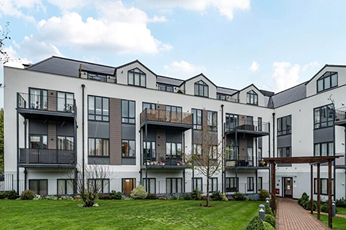 2 Bedroom Flat For Sale In Bay Tree Avenue, Opus Court Bay Tree Avenue, KT22