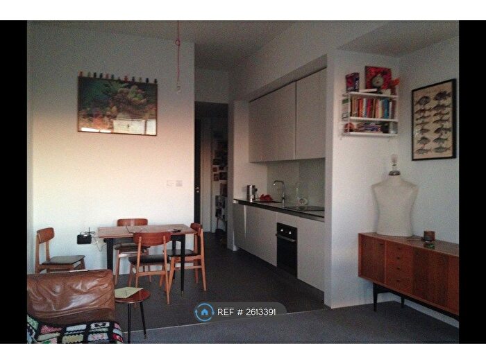 1 Bedroom Flat To Rent In Lakeshore Drive, Bristol, BS13
