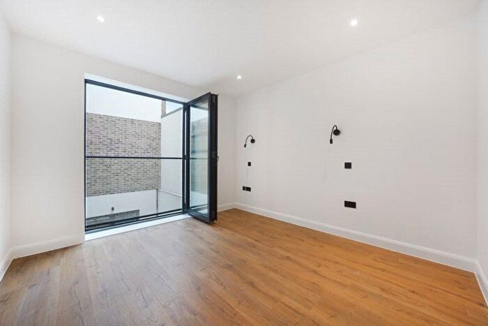 2 Bedroom Flat For Sale In Cranmer Avenue, London, Cranmer Avenue, London, W13
