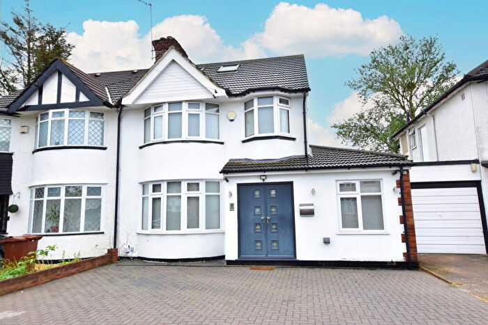 4 Bedroom Semi Detached House For Sale In Twyford Road, Harrow, HA2