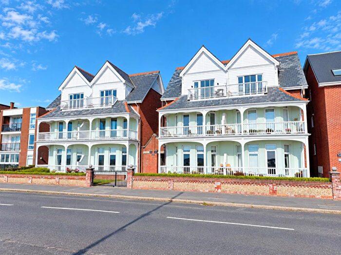 2 Bedroom Flat For Sale In Marine Parade West, Lee-On-The-Solent, PO13