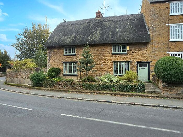 3 Bedroom Cottage For Sale In West Street, Moulton, NN3