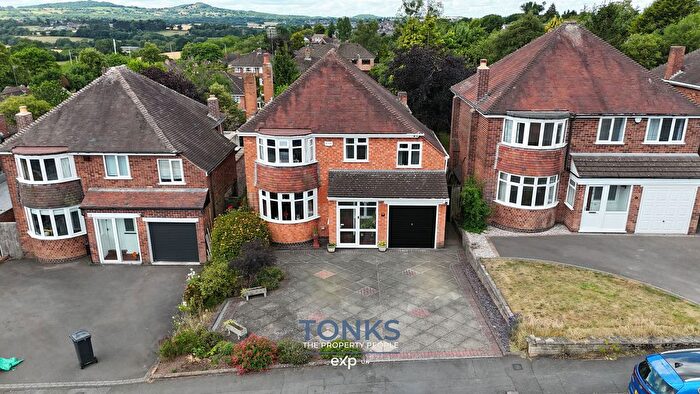 4 Bedroom Detached House For Sale In Longlands Road, Halesowen, B62