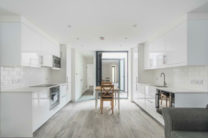 2 Bedroom Apartment To Rent In Endlesham Road Balham, SW12