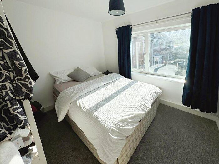 3 Bedroom Semi-Detached House For Sale In Lime Grove, Ryton, NE40