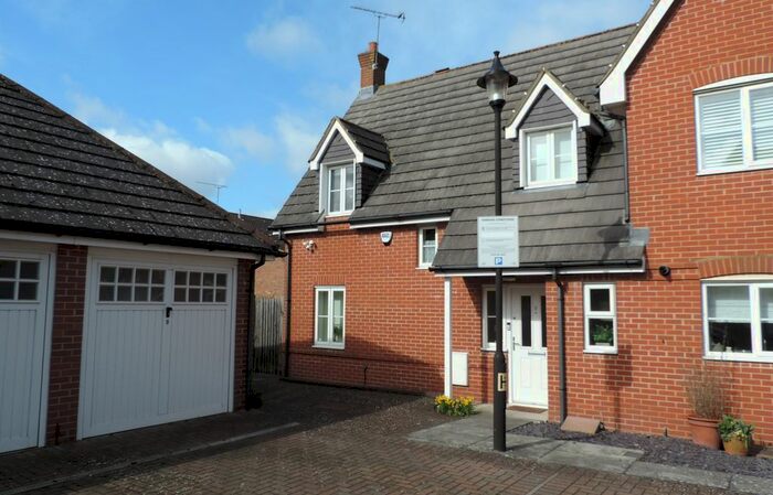 2 Bedroom Semi-Detached House To Rent In St Louis Close, Potters Bar EN6