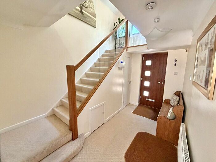 3 Bedroom Detached House For Sale In Roman Road, Broadstone, BH18 - Photo 6