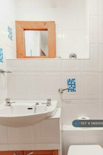 1 Bedroom Flat To Rent In Holyrood Road, Edinburgh, EH8