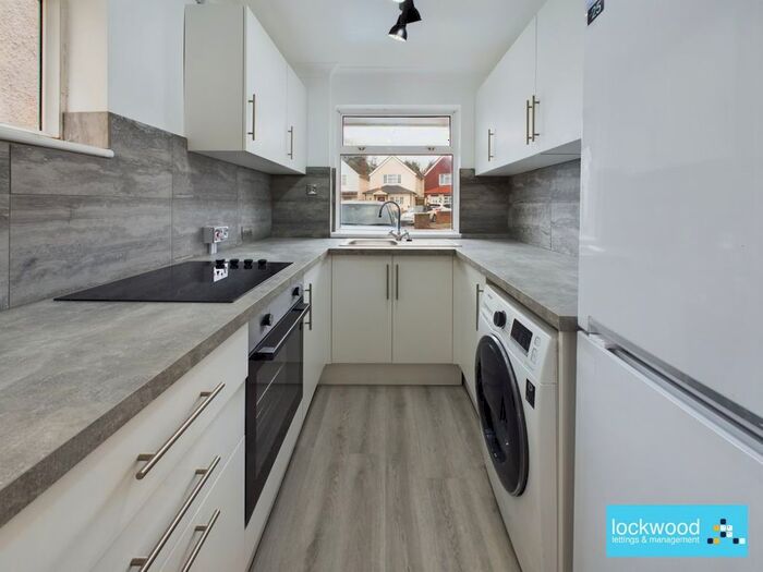 3 Bedroom Detached House To Rent In Chestnut Close, Addlestone, KT15