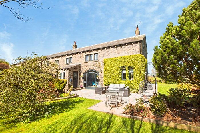 4 Bedroom Property For Sale In The Park, Sowood, Halifax, HX4