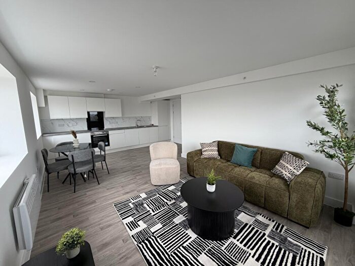 2 Bedroom Apartment To Rent In The Lighthouse, L20