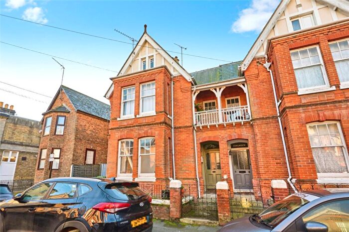 4 Bedroom Semi-Detached House For Sale In Yelfs Road, Ryde, Isle Of Wight, PO33