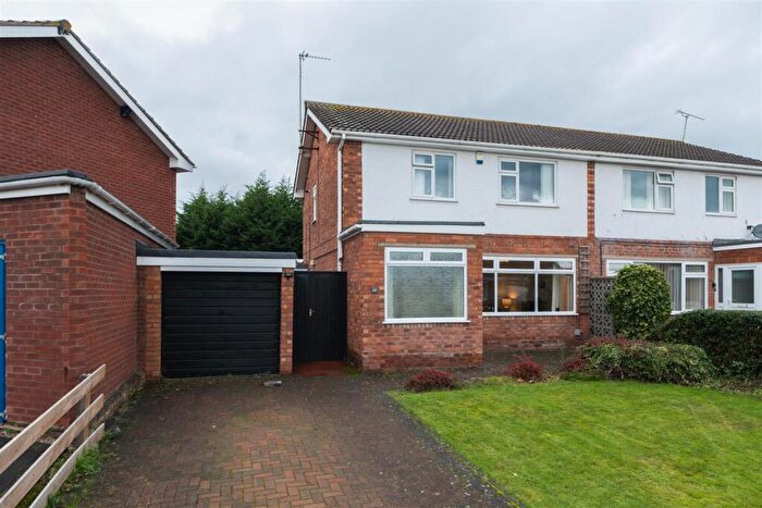3 Bedroom Semi-Detached House For Sale In Platts Lane, Tarvin, CH3