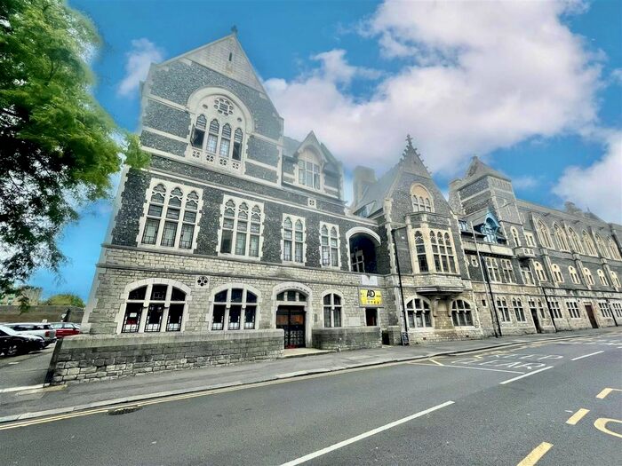 2 Bedroom Flat To Rent In Ladywell, Dover, CT16