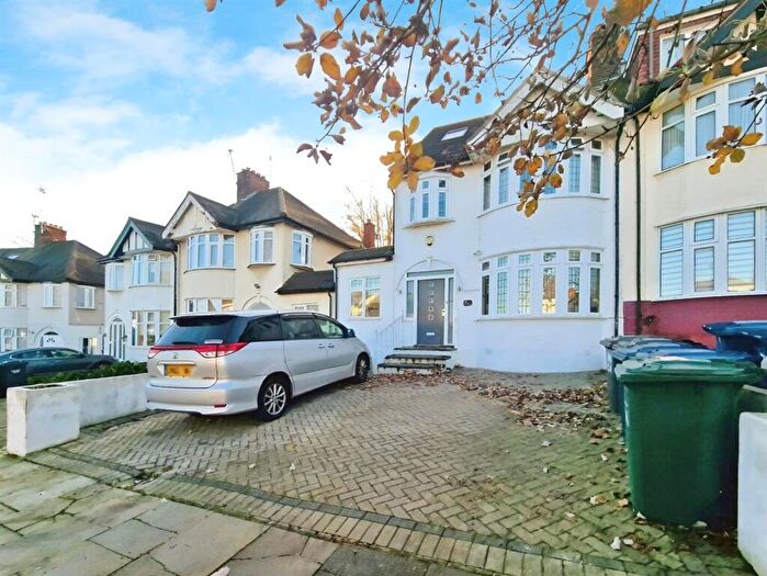 5 Bedroom Semi Detached House For Sale In Tenterden Drive, London, NW4