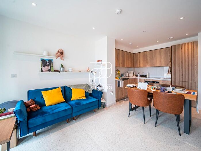 Studio To Rent In Jacquard Point, London, E1