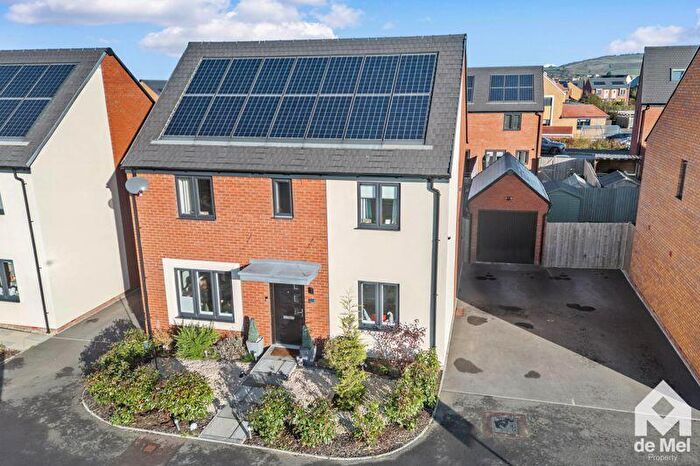 4 Bedroom Detached House For Sale In Citrine Place, Bishops Cleeve, Cheltenham, GL52