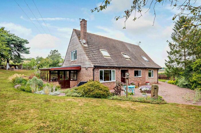 3 Bedroom Detached House For Sale In Hoarwithy, Hereford, HR2