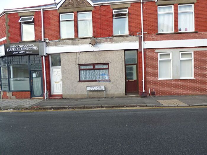 2 Bedroom Flat To Rent In Prince Road, Kenfig Hill, Bridgend County., CF33