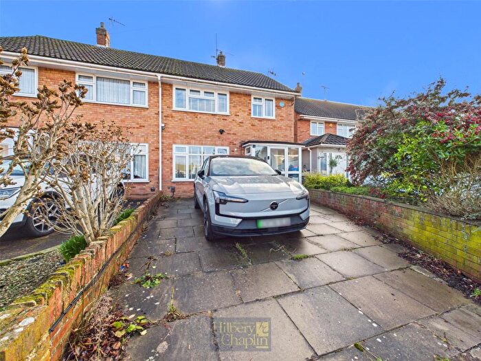 3 Bedroom Semi Detached House For Sale In New Century Road, Laindon, Essex, SS15