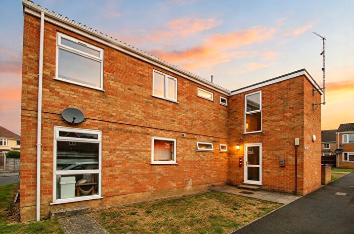 2 Bedroom Apartment For Sale In Dores Court, Stratton, SN2