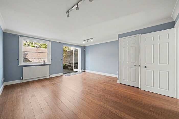 2 Bedroom Property To Rent In Hillgate Place, London, SW12