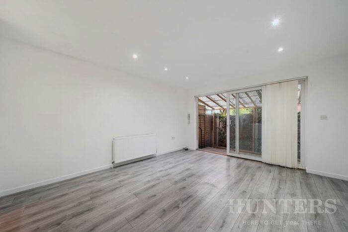 3 Bedroom Town House To Rent In Morland Place, London, N15