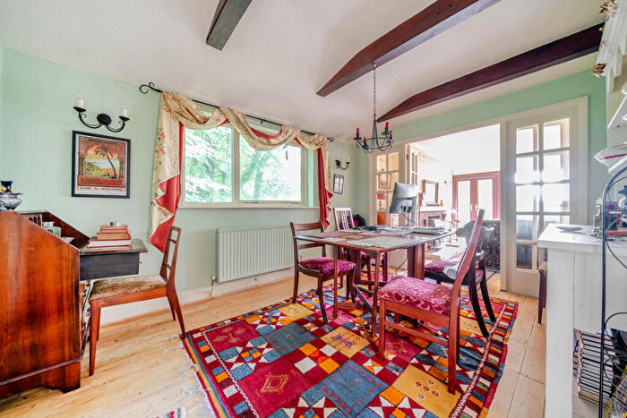 3 Bedroom Detached House For Sale In Cheltenham Road, Stroud, GL6