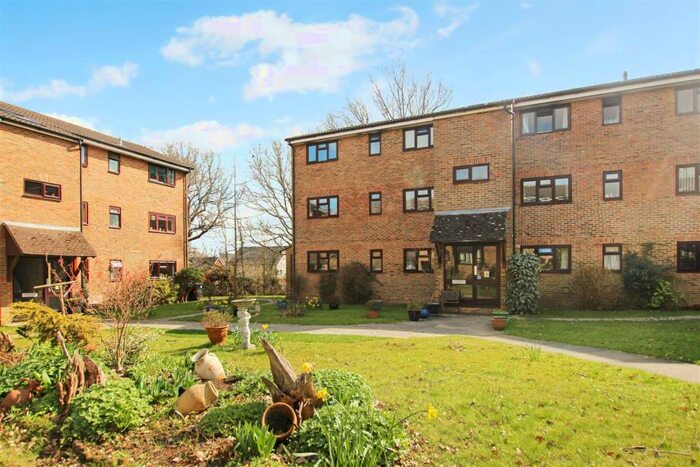 2 Bedroom Apartment To Rent In Kings Way, Burgess Hill, RH15