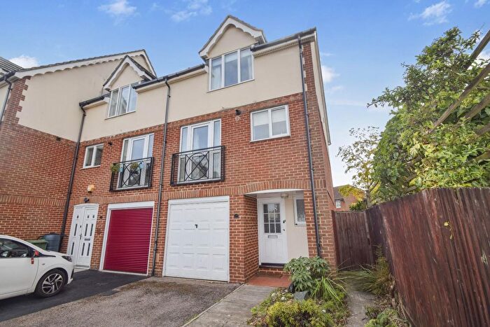 4 Bedroom Town House To Rent In Hobart Quay, Eastbourne, BN23