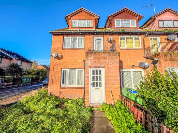 Houses for sale in Manordene Road, SE28, Greater London