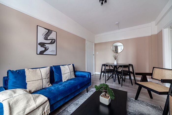 2 Bedroom Flat To Rent In Elmers End Road, London, SE20