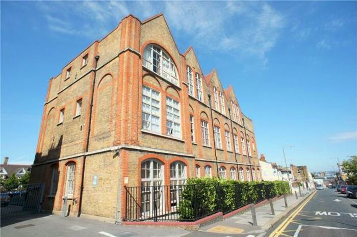 2 Bedroom Maisonette To Rent In Bloomfield Road, London, SE18