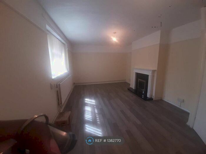 2 Bedroom Flat To Rent In Denwood, London, SE23