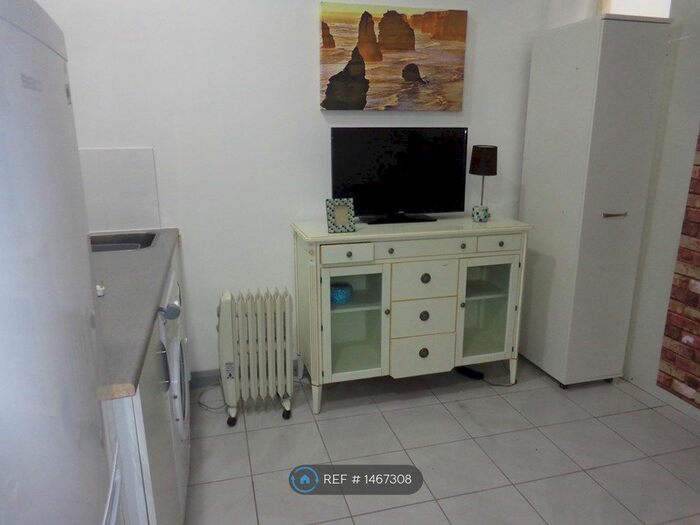 1 Bedroom Flat To Rent In Waterloo Road, Stoke, ST6