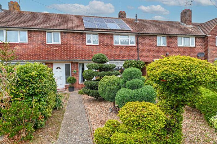3 Bedroom Terraced House For Sale In Overton Crescent, Leigh Park, PO9