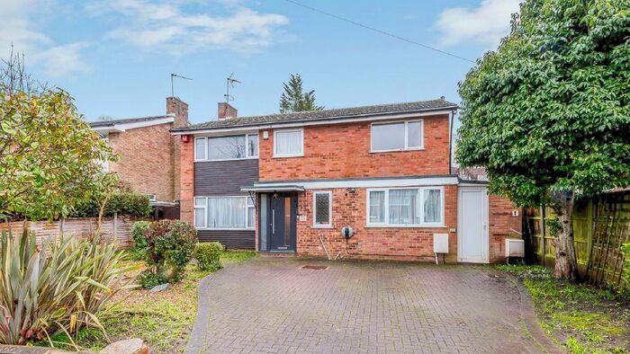 4 Bedroom Detached House To Rent In Drakes Drive, Northwood, HA6