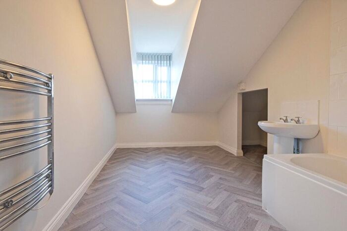 2 Bedroom Apartment To Rent In Kenyon Lane, Manchester, M40