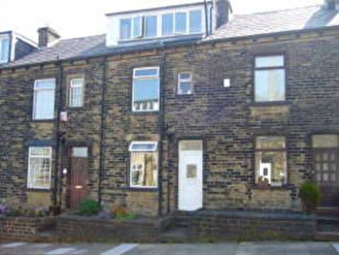 3 Bedroom Terraced House To Rent In Cresswell Mount, Bradford, BD7