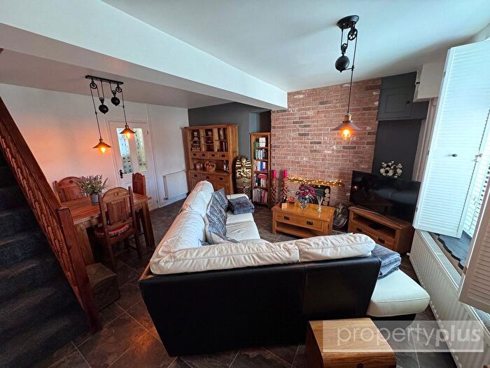 3 Bedroom End Of Terrace House For Sale In Ystrad Road, Pentre, Rhondda Cynon Taff, CF41