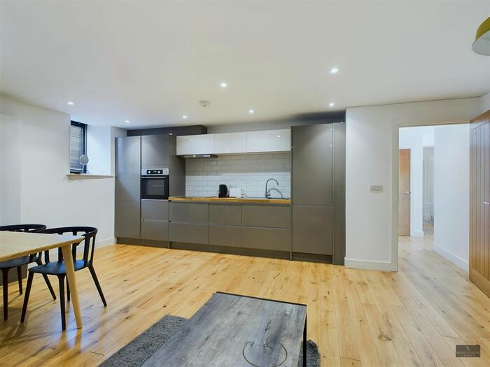 2 Bedroom Flat To Rent In Blackboy Road, Exeter, EX4